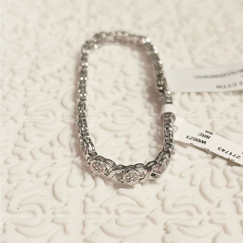 NWT Sterling Silver 0.25 CT Diamonds, X Links, Women Bracelet with Security Lock
